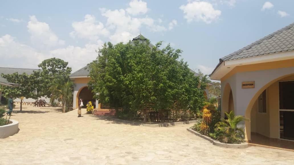 Lavic Country Resort Adjumani Ngoại thất bức ảnh